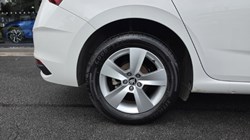 2025 (25) SKODA SCALA 1.0 TSI 116 SE Edition 5dr 5475327