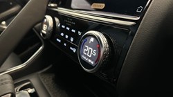 2021 (21) JAGUAR E-PACE 2.0 D200 R-Dynamic S 5dr Auto 3297356