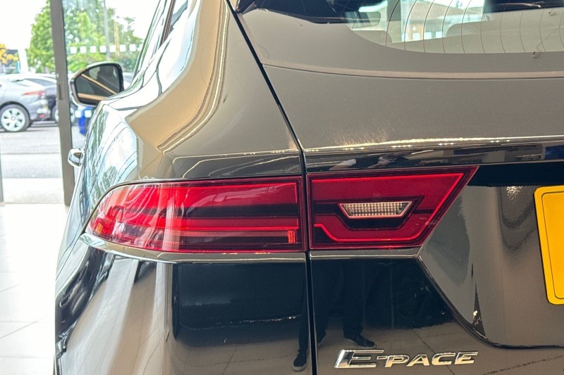 2021 (21) JAGUAR E-PACE 2.0 D200 R-Dynamic S 5dr Auto 3297371