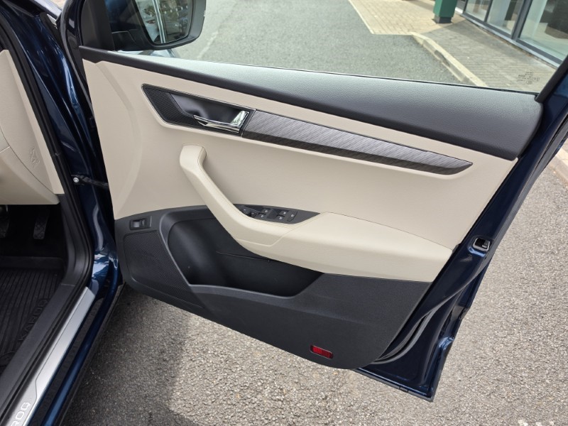 2022 (22) SKODA KAROQ 1.5 TSI SE L 5dr DSG 5556025
