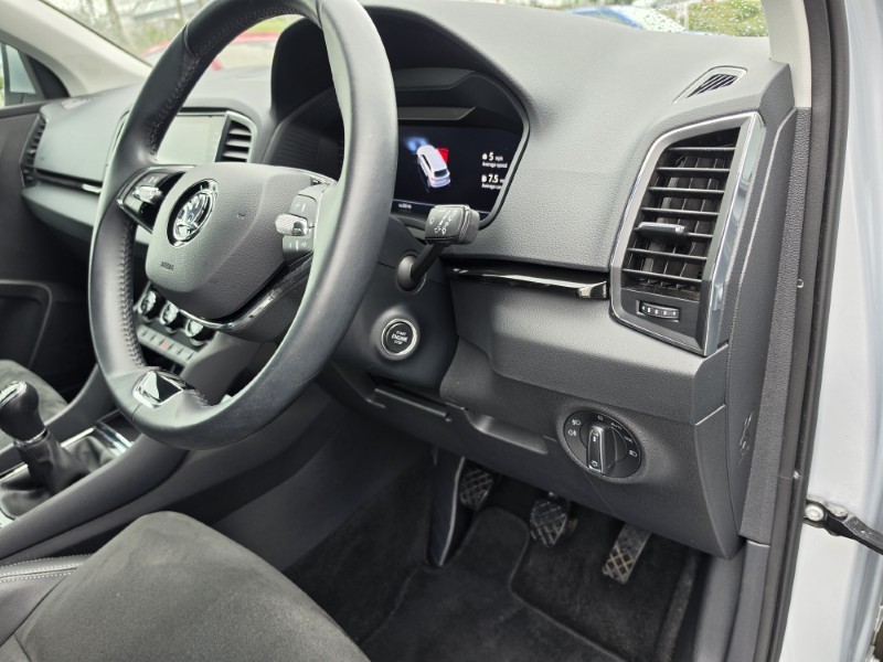 2023 (23) SKODA KAROQ 1.0 TSI SE L 5dr 5773732