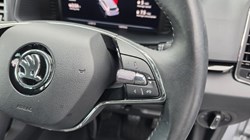 2023 (23) SKODA KAROQ 1.0 TSI SE L 5dr 5773731