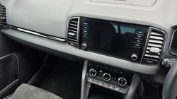 2023 (23) SKODA KAROQ 1.0 TSI SE L 5dr 5773733