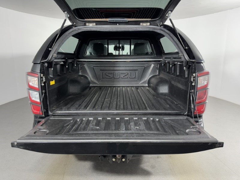 2024 (74) ISUZU COMMERCIAL D-MAX 1.9 V-Cross Double Cab 4x4 Auto 5400113