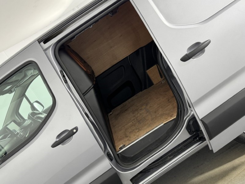 2024 (74) PEUGEOT COMMERCIAL PARTNER 1.5 BlueHDi 100 Professional Van 5400240