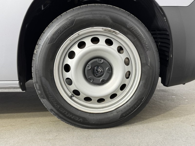 2024 (74) PEUGEOT COMMERCIAL PARTNER 1.5 BlueHDi 100 Professional Van 5400225