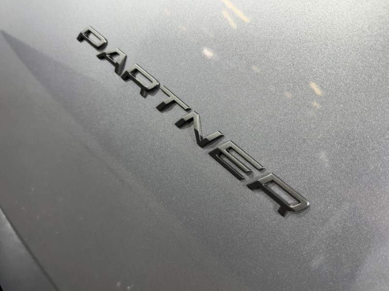2024 (74) PEUGEOT COMMERCIAL PARTNER 1.5 BlueHDi 100 Professional Van 5400238