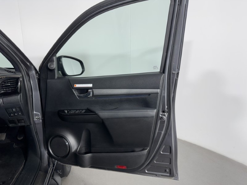 2025 (74) TOYOTA COMMERCIAL HILUX Invincible X D/Cab Pick Up 2.8 D 48V Auto 5380292