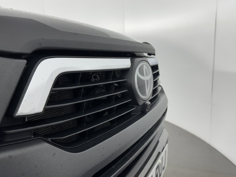 2025 (74) TOYOTA COMMERCIAL HILUX Invincible X D/Cab Pick Up 2.8 D 48V Auto 5380534