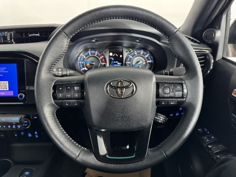 2025 (74) TOYOTA COMMERCIAL HILUX Invincible X D/Cab Pick Up 2.8 D 48V Auto 5380277