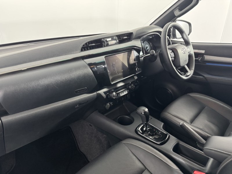2025 (74) TOYOTA COMMERCIAL HILUX Invincible X D/Cab Pick Up 2.8 D 48V Auto 5380552