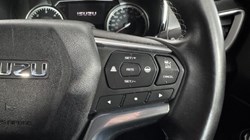 2022 (72) ISUZU COMMERCIAL D-MAX 1.9 V-Cross Double Cab 4x4 Auto 5399570