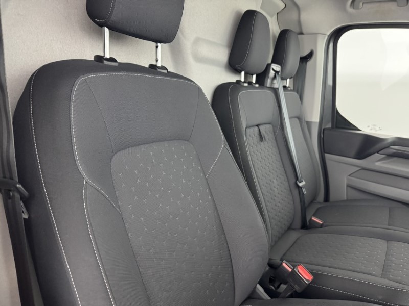 2024 (24) FORD COMMERCIAL TRANSIT CUSTOM 2.0 EcoBlue 136ps H1 Van Limited 5508227