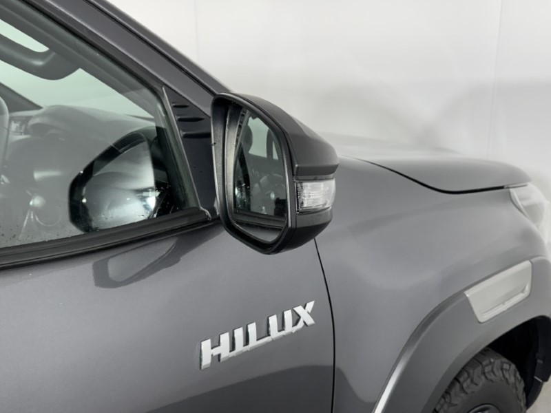 2024 (24) TOYOTA COMMERCIAL HILUX Invincible X D/Cab Pick Up 2.8 D-4D Auto 5453149