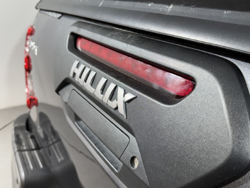 2024 (24) TOYOTA COMMERCIAL HILUX Invincible X D/Cab Pick Up 2.8 D-4D Auto 5453156