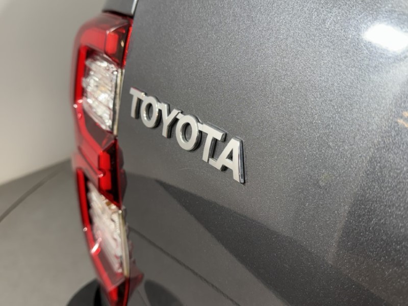 2024 (24) TOYOTA COMMERCIAL HILUX Invincible X D/Cab Pick Up 2.8 D-4D Auto 5453157