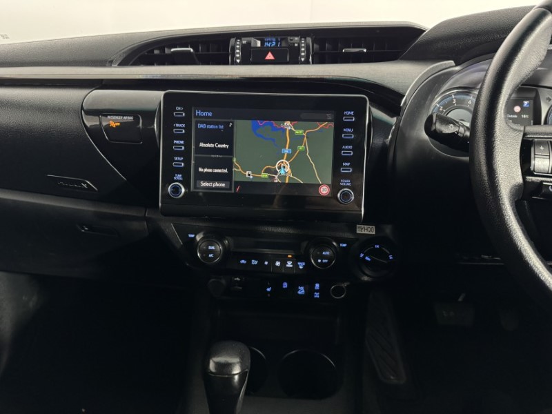 2024 (24) TOYOTA COMMERCIAL HILUX Invincible X D/Cab Pick Up 2.8 D-4D Auto 5453128