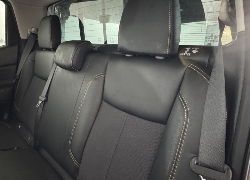 2020 (20) NISSAN COMMERCIAL NAVARA Double Cab Pick Up N-Guard 2.3dCi 190 TT 4WD Auto 5431764