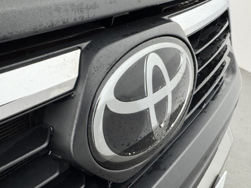 2021 (71) TOYOTA COMMERCIAL HILUX Invincible X D/Cab Pick Up 2.8 D-4D Auto 5453970