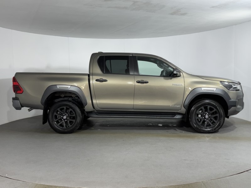 2025 (75) TOYOTA COMMERCIAL HILUX Invincible X D/Cab Pick Up 2.8 D 48V Auto 5459835