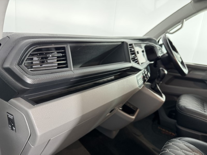 2022 (22) VOLKSWAGEN COMMERCIAL T32 TRANSPORTER 2.0 TDI 150 Highline Kombi Van DSG 5499631