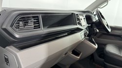 2022 (22) VOLKSWAGEN COMMERCIAL T32 TRANSPORTER 2.0 TDI 150 Highline Kombi Van DSG 5499631