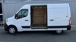 2022 (22) RENAULT COMMERCIAL MASTER MM33dCi 135 Business PLUS Medium Roof Van 5601797