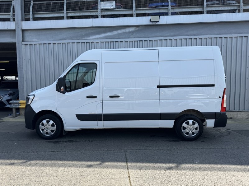 2022 (22) RENAULT COMMERCIAL MASTER MM33dCi 135 Business PLUS Medium Roof Van 5601794