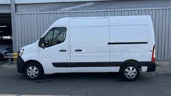 2022 (22) RENAULT COMMERCIAL MASTER MM33dCi 135 Business PLUS Medium Roof Van 5601794