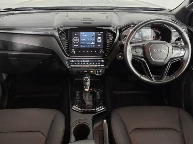 2024 (74) ISUZU COMMERCIAL D-MAX 1.9 V-Cross Double Cab 4x4 Auto 5599846