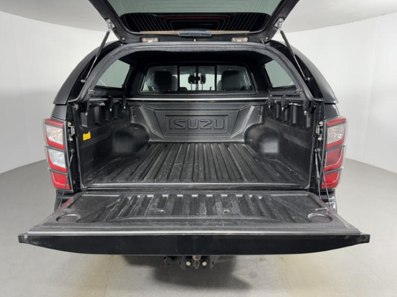 2024 (74) ISUZU COMMERCIAL D-MAX 1.9 V-Cross Double Cab 4x4 Auto 5599746