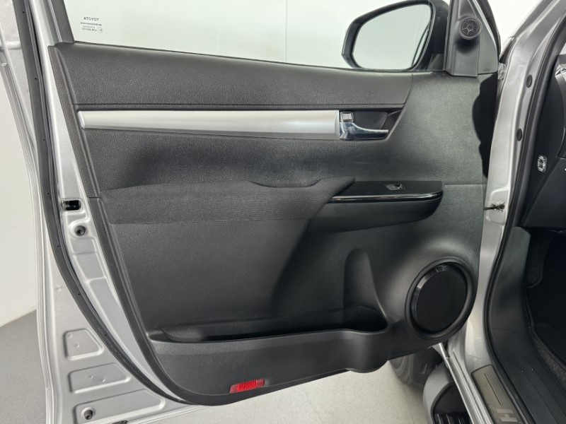 2026 (26) TOYOTA COMMERCIAL HILUX Invincible D/Cab Pick Up 2.4 D-4D Auto 5615301