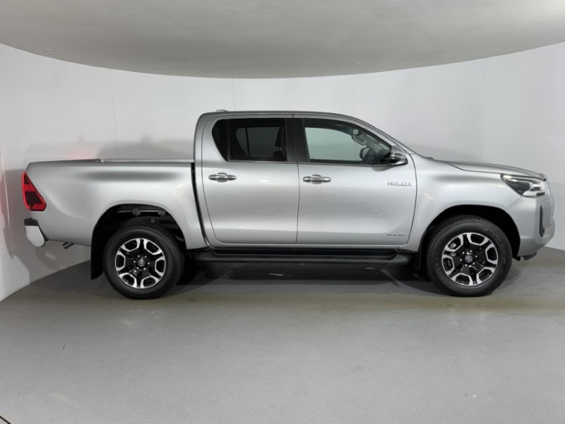2026 (26) TOYOTA COMMERCIAL HILUX Invincible D/Cab Pick Up 2.4 D-4D Auto 5615307