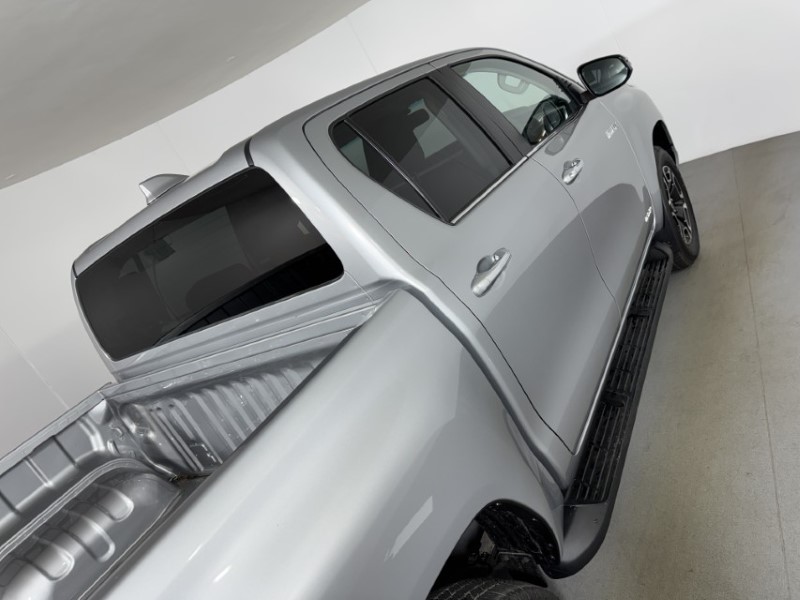 2026 (26) TOYOTA COMMERCIAL HILUX Invincible D/Cab Pick Up 2.4 D-4D Auto 5615281