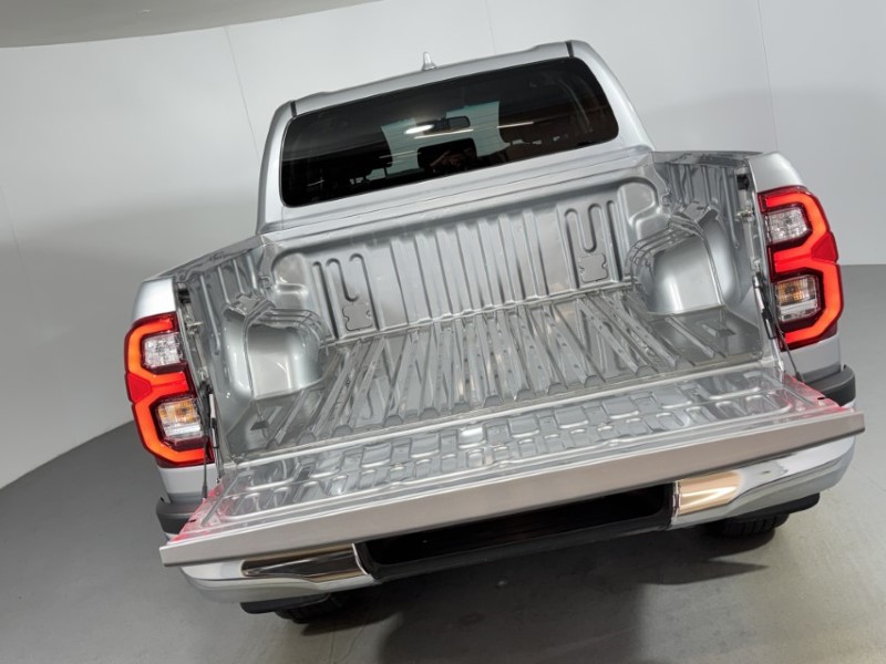 2026 (26) TOYOTA COMMERCIAL HILUX Invincible D/Cab Pick Up 2.4 D-4D Auto 5615288