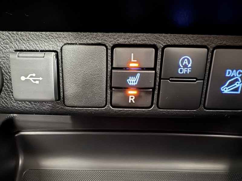 2026 (26) TOYOTA COMMERCIAL HILUX Invincible D/Cab Pick Up 2.4 D-4D Auto 5615263