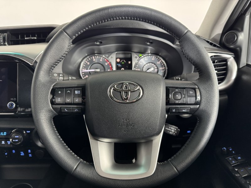 2026 (26) TOYOTA COMMERCIAL HILUX Invincible D/Cab Pick Up 2.4 D-4D Auto 5615256