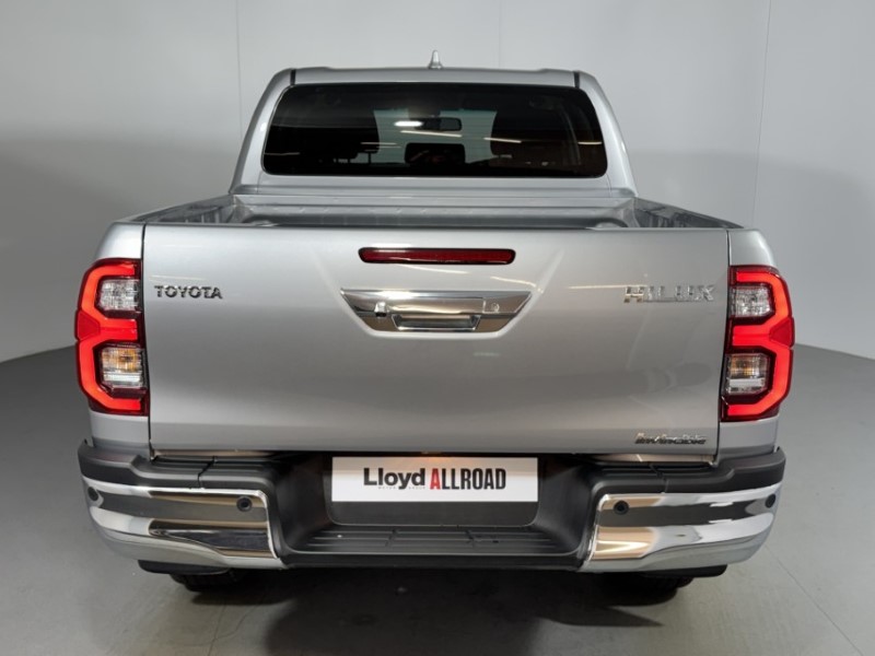 2026 (26) TOYOTA COMMERCIAL HILUX Invincible D/Cab Pick Up 2.4 D-4D Auto 5615302