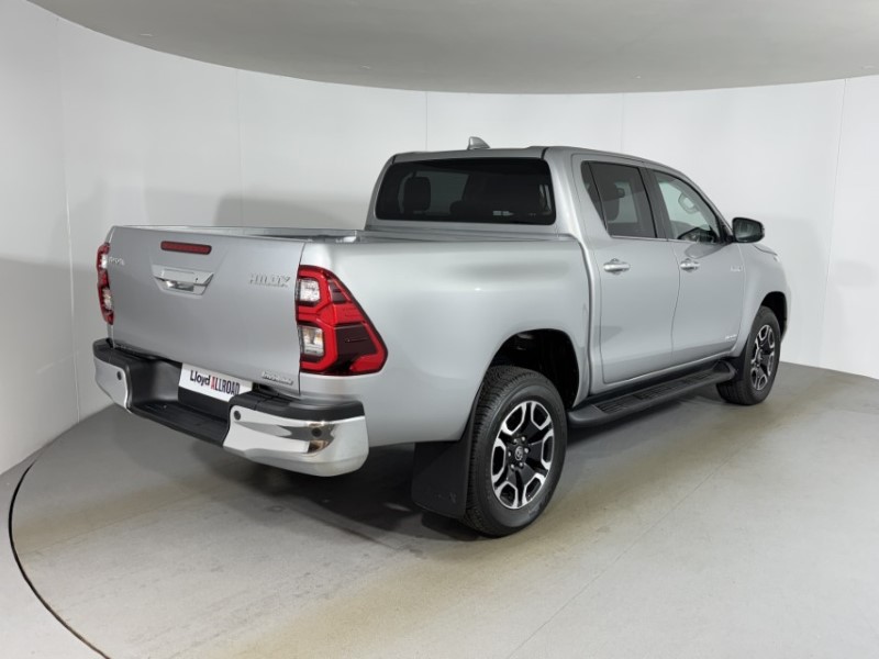 2026 (26) TOYOTA COMMERCIAL HILUX Invincible D/Cab Pick Up 2.4 D-4D Auto 5623511