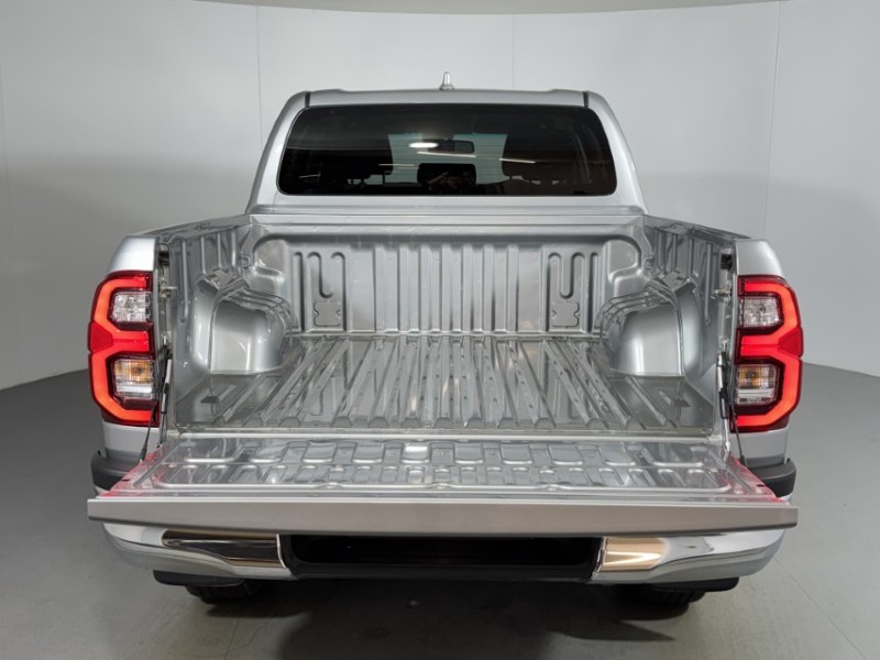 2026 (26) TOYOTA COMMERCIAL HILUX Invincible D/Cab Pick Up 2.4 D-4D Auto 5615287