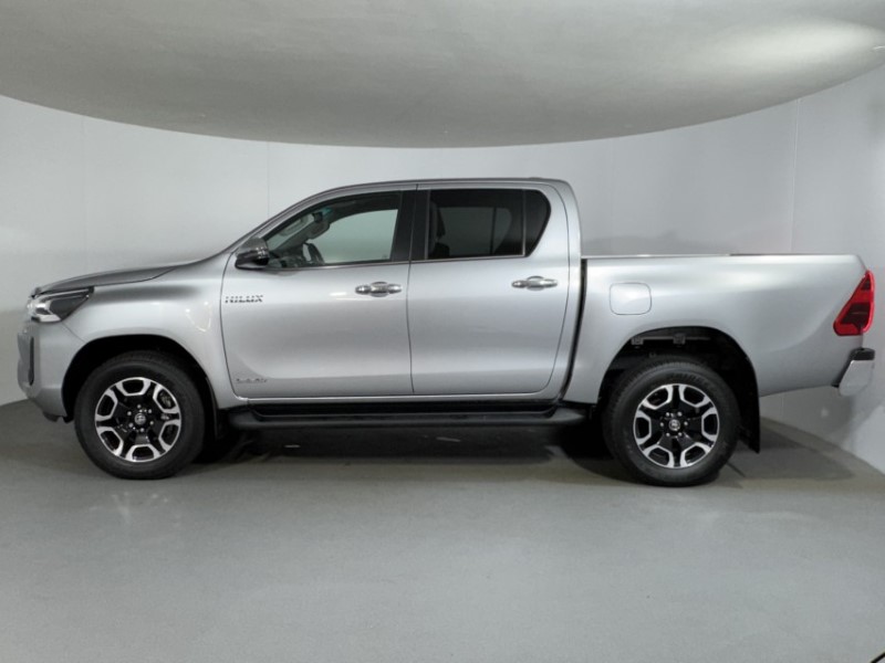 2026 (26) TOYOTA COMMERCIAL HILUX Invincible D/Cab Pick Up 2.4 D-4D Auto 5615304