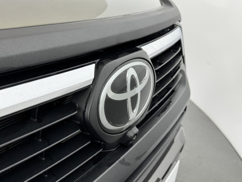2025 (25) TOYOTA COMMERCIAL HILUX Invincible X D/Cab Pick Up 2.8 D 48V Auto 5723896