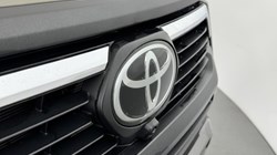 2025 (25) TOYOTA COMMERCIAL HILUX Invincible X D/Cab Pick Up 2.8 D 48V Auto 5723896