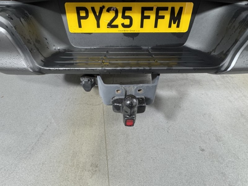 2025 (25) TOYOTA COMMERCIAL HILUX Invincible X D/Cab Pick Up 2.8 D 48V Auto 5723899