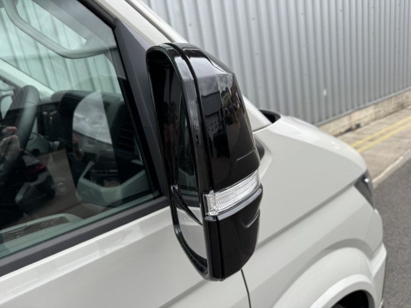 2026 (26) VOLKSWAGEN CR35 MWB CRAFTER 2.0 TDI 140PS Commerce Plus High Roof Van Auto 5720561