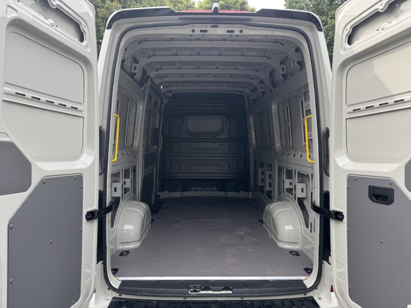 2026 (26) VOLKSWAGEN CR35 MWB CRAFTER 2.0 TDI 140PS Commerce Plus High Roof Van Auto 5723667