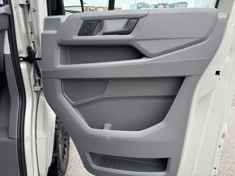 2026 (26) VOLKSWAGEN CR35 MWB CRAFTER 2.0 TDI 140PS Commerce Plus High Roof Van Auto 5720560