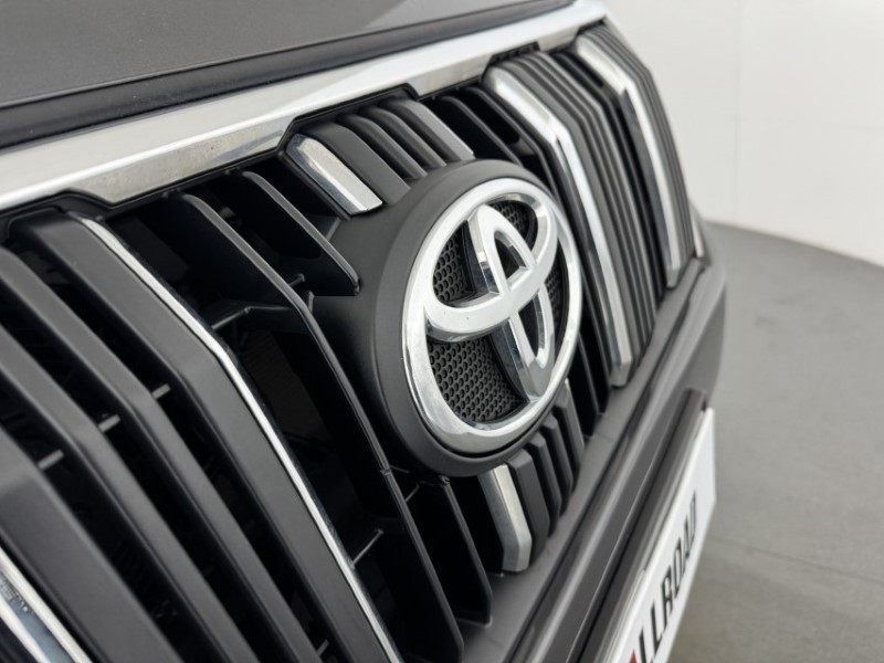 2022 (72) TOYOTA COMMERCIAL LAND CRUISER 2.8D 204 Active Commercial Auto 5757025