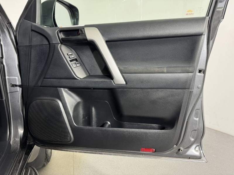 2022 (72) TOYOTA COMMERCIAL LAND CRUISER 2.8D 204 Active Commercial Auto 5757022