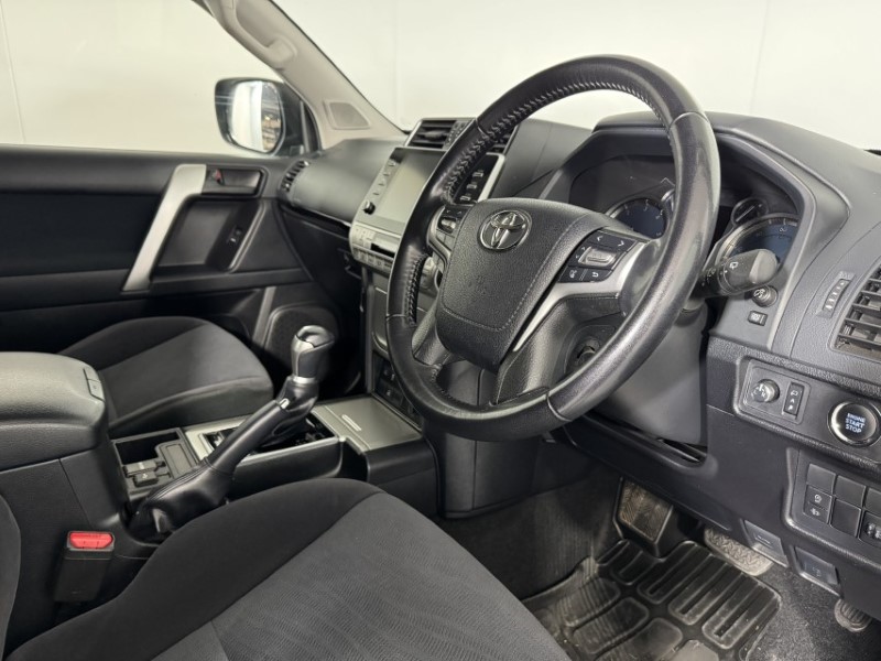 2022 (72) TOYOTA COMMERCIAL LAND CRUISER 2.8D 204 Active Commercial Auto 5757020